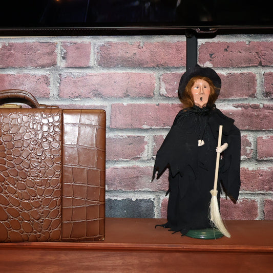 Byers Witch Salem W/Broom