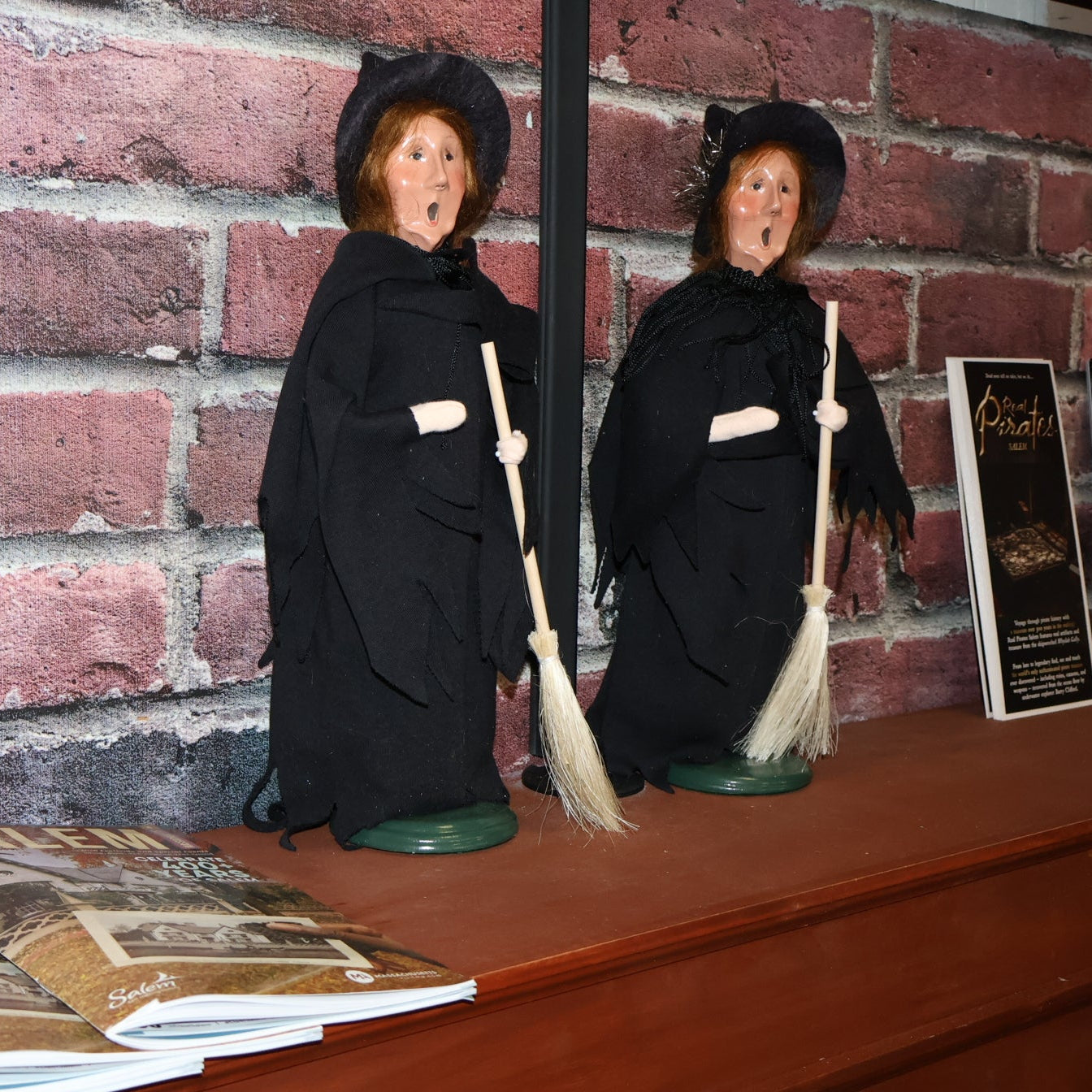 Byers Witch Salem W/Broom