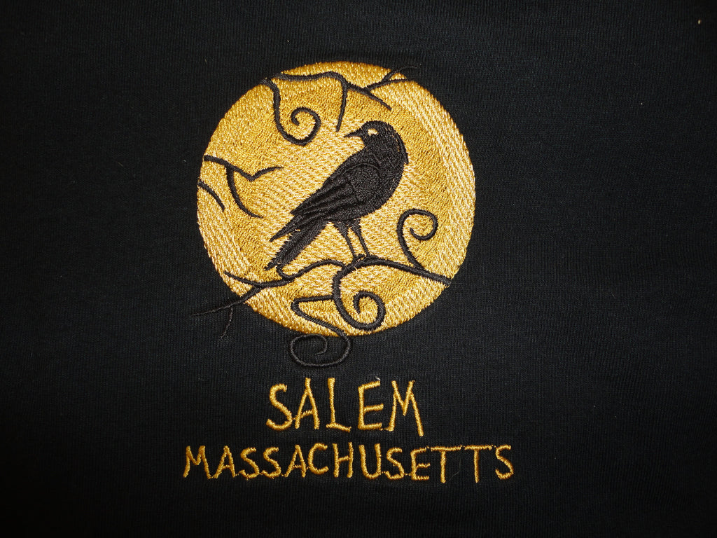 Tee Raven in moon